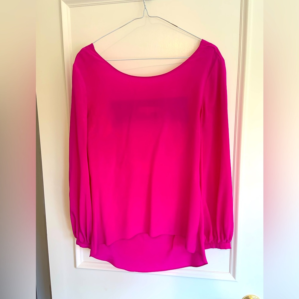 AMANDA UPRICHARD Low-back silk blouse